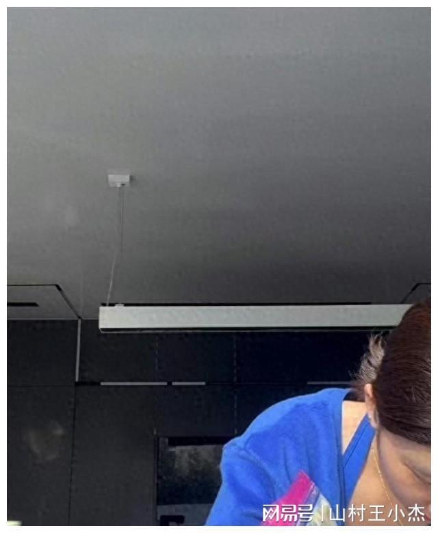 女儿魔鬼身材大秀厨艺网友：好大啊！j9九游会入口黄多多不愧是黄磊的(图2)