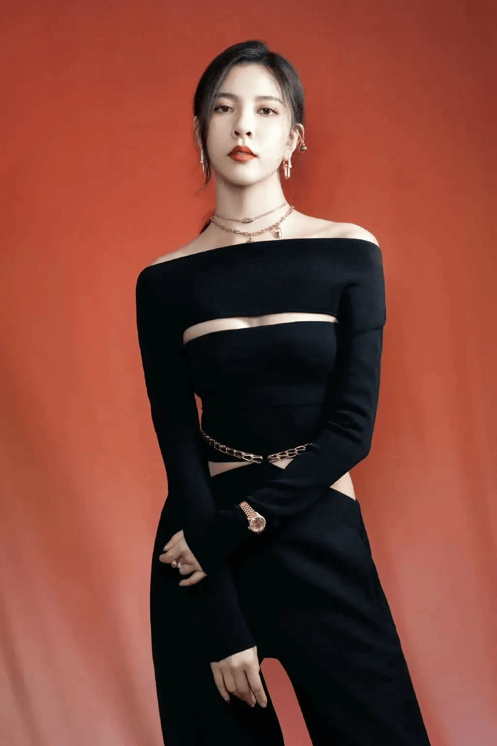 宅曝光：全屋乱糟糟却美上了热搜！九游会网址是多少宋妍霏上海独居豪(图8)
