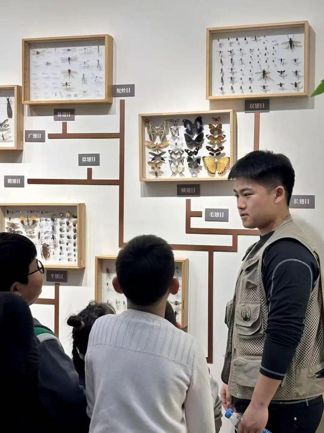 娃找到 20℃ 的「春天」九游会大风降温的北京我们带(图20)